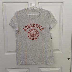 NWT Gap Athletics T-Shirt - S